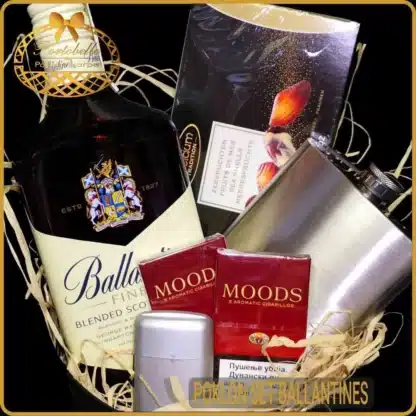 Detalj poklon seta Ballantines sa bocama viskija, cigarilosima Moods i praline čokoladama