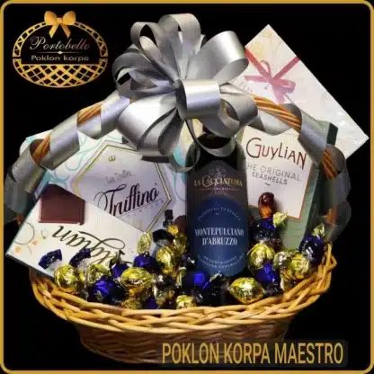 Poklon korpa Maestro sa vinom Montepulciano d'Abruzzo i luksuznim čokoladama u pletenoj korpi