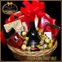 poklon korpa Chenet Brut sa šampanjcem i čokoladama