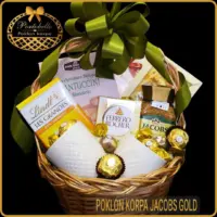 poklon korpa sa kafom jacobs, šoljicama i čokoladom