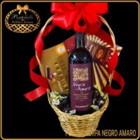 Poklon za drugaricu korpa Negro Amaro