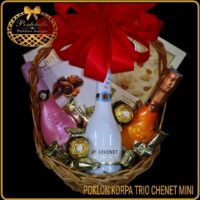 Poklon za rodjendan devojci korpa Trio Chenet mini