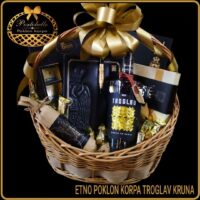 Etno poklon iz Srbije poklon korpa Troglav kruna