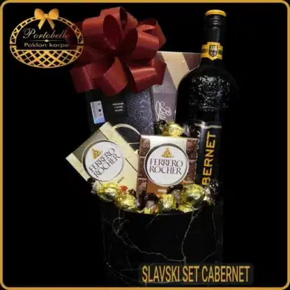 Slavski set Cabernet sa crvenim vinom, kafom i čokoladama u ukrasnoj kutiji sa mašnom – poklon za slavu