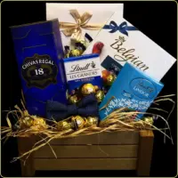 poklon gajbica sa viskijem chivas 18 i lindt čokoladama