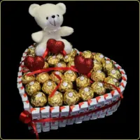 poklon kinder srce meda sa ferrero kuglama i plisanom igračkom