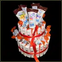 poklon kinder tortica sa čokoladicama i bombonama