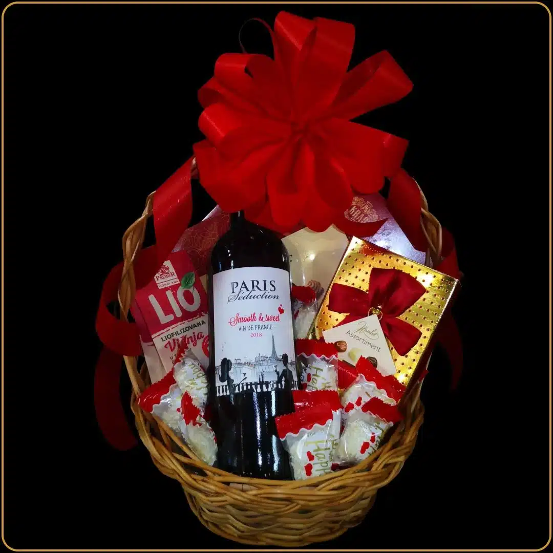 poklon korpa ajfel sa francuskim vinom i čokoladama za godišnjicu