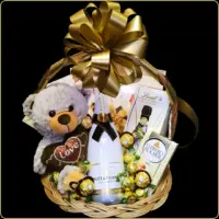 poklon korpa do neba zvezda sa moet sampanjcem i luksuznim cokoladama za zene