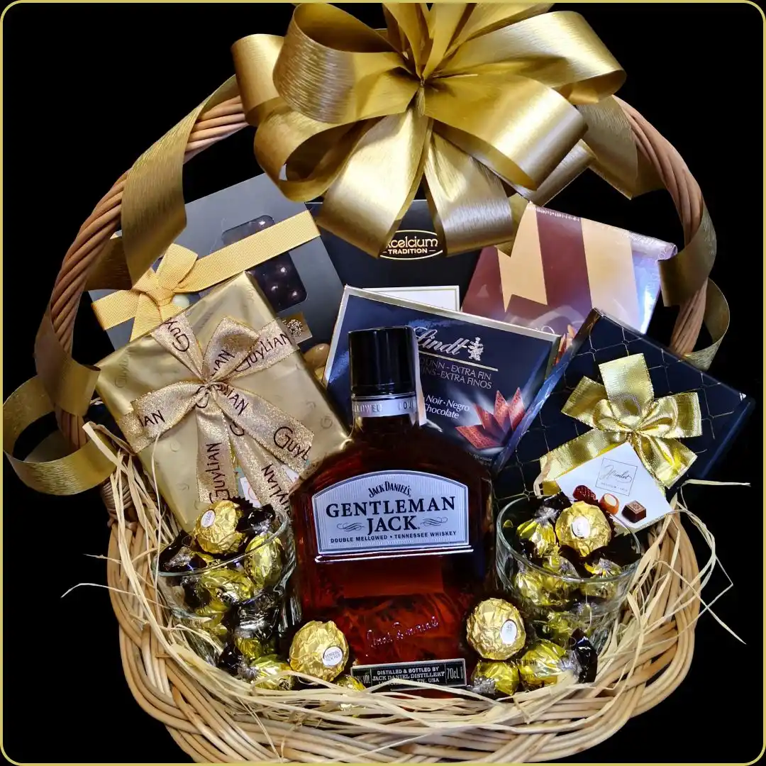 poklon korpa gentleman jack sa viskijem i čokoladama