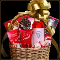 novogodišnji poklon angel rose sa vinom i lindt čokoladama u pletenoj korpi