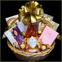 poklon korpa trijumf sa rose vinom i cokoladama