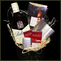 poklon set sa ballantines viskijem i cigarilosima