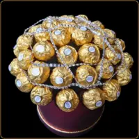 poklon ferero buket tuba sa cokoladnim kuglicama za devojku