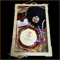 poklon gajbica cica draza dunja sa rakijom sajkacom i slatkom