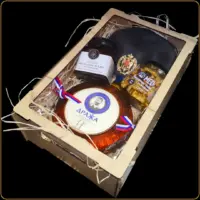 poklon draža šljiva sa rakijom šajkačom i srpskim specijalitetima