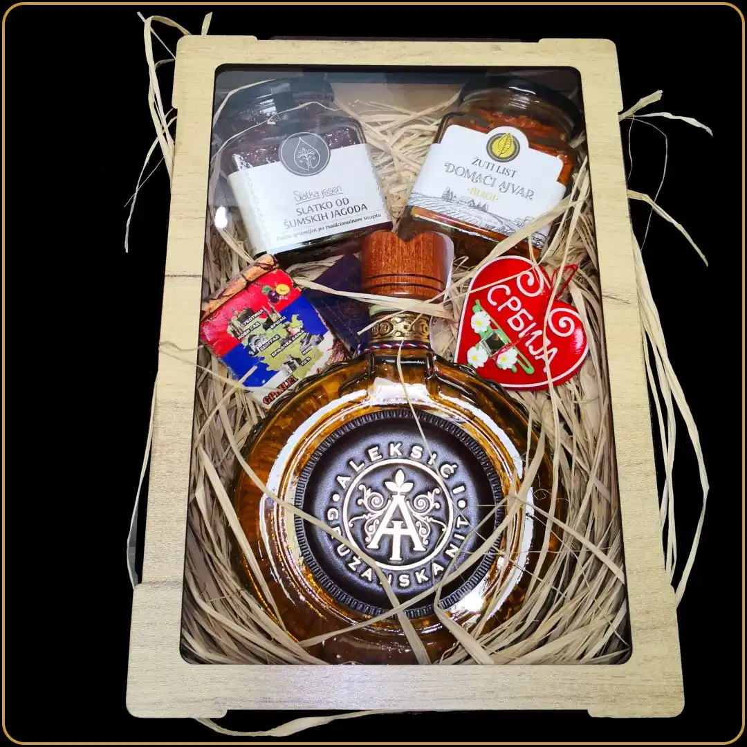 poklon gajbica gruzanska nit sa rakijom i suvenirima iz srbije