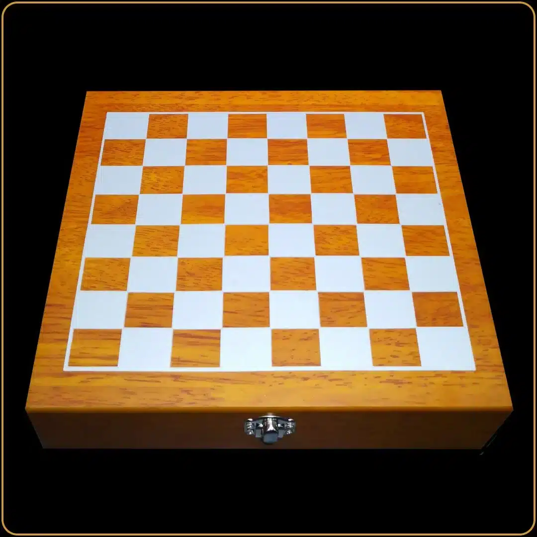 kutija za set za piće šah crni sa pljoskom i čašicama