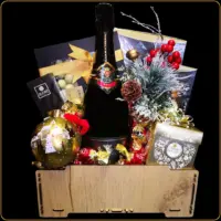 novogodisnji poklon gajbica sa sampanjcem i cokoladom