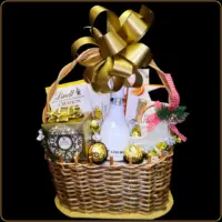 novogodisnji poklon jelkica sa sampanjcem i cokoladama