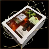 poklon gajbica sa rakijom gorda dunja i srpskim delikatesima