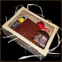 poklon gajbica medeni za muskarca sa viskijem i novcanikom