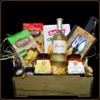 poklon gajbica mediteranski piknik sa vinom i ajvarom