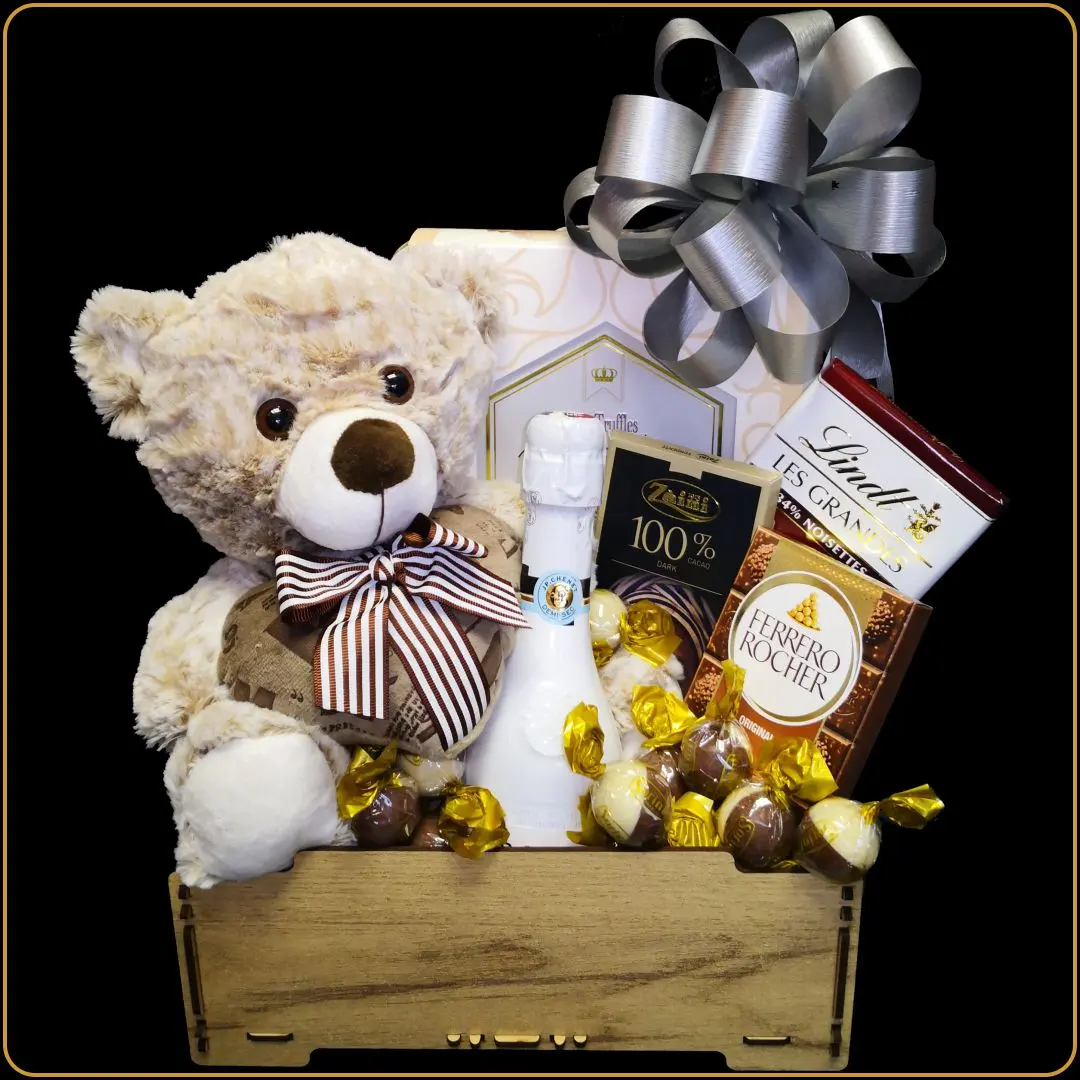 poklon gajbica sa slatkim medvedicem i cokoladama za devojku
