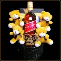 poklon johnnie meda sa viskijem i plisanim medama i slatkisima