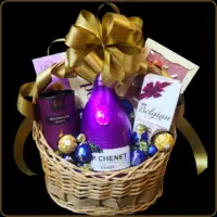 poklon korpa jp chenet cassis sa vinom i čokoladama