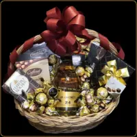 poklon korpa golden elegance sa zlatnim vinom i čokoladama