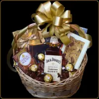 poklon korpa honey sa jack daniels honey viskijem i cokoladama