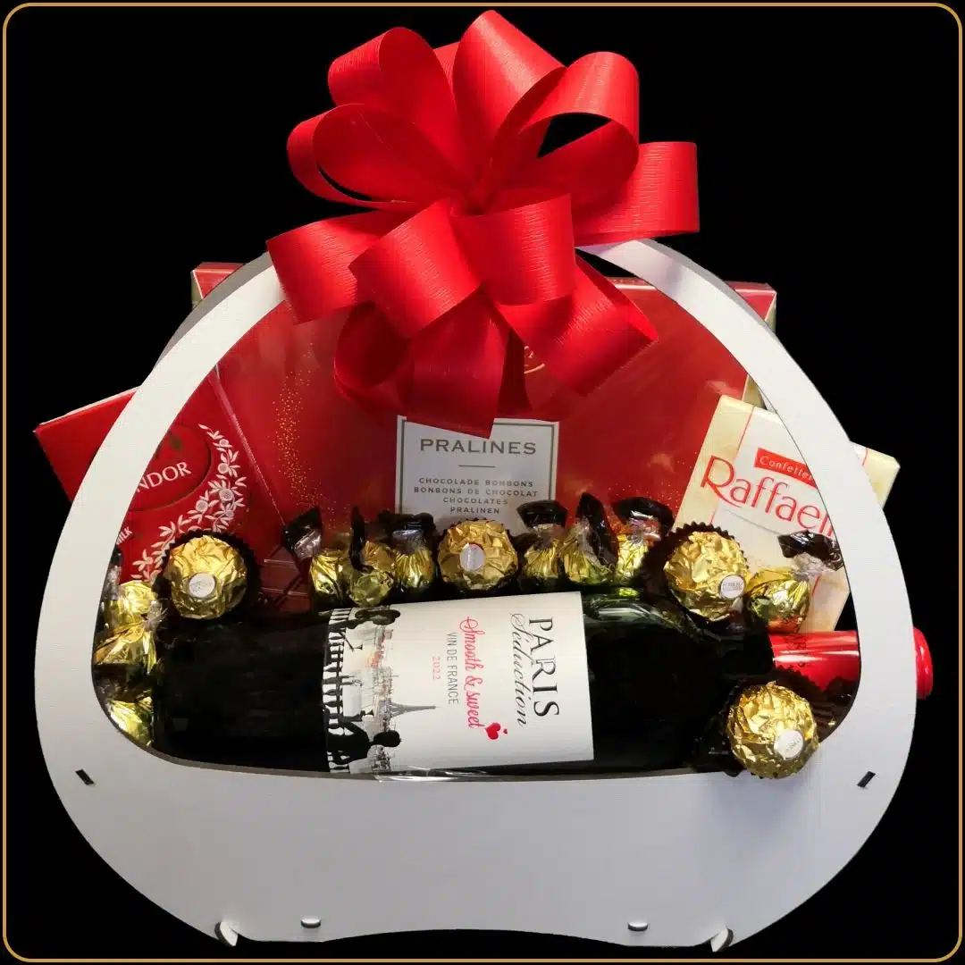 poklon korpa mali pariz sa vinom i čokoladom za devojku