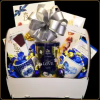 poklon korpa royal love sa čajem i čokoladama za ženu