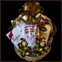 poklon korpa smirnoff sa votkom i čokoladama