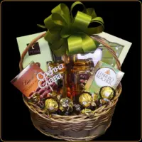 poklon korpa srećna slava sa rakijom trivun u krstu i čokoladama