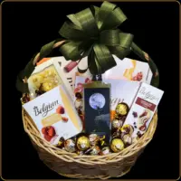 poklon korpa sa rakijom i čokoladama zov med nana