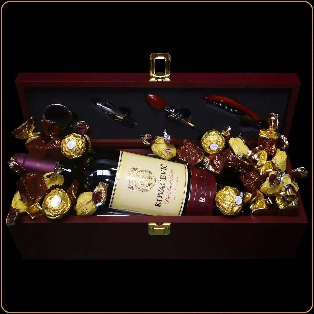 poklon kutija sa vinom kovacevic i cokoladama