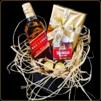 poklon set johnnie walker sa viskijem i čokoladom