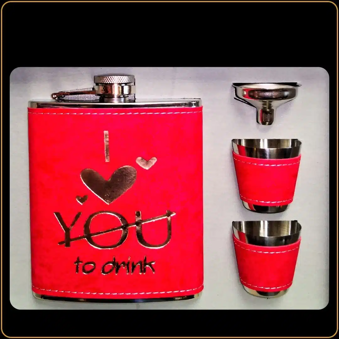 set za pice love crvena pljoska i casice