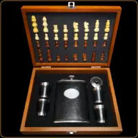 set za piće šah crni sa pljoskom i figurama