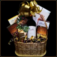 poklon korpa delicadore sa cielom merlot vinom i lindt cokoladama za novu godinu