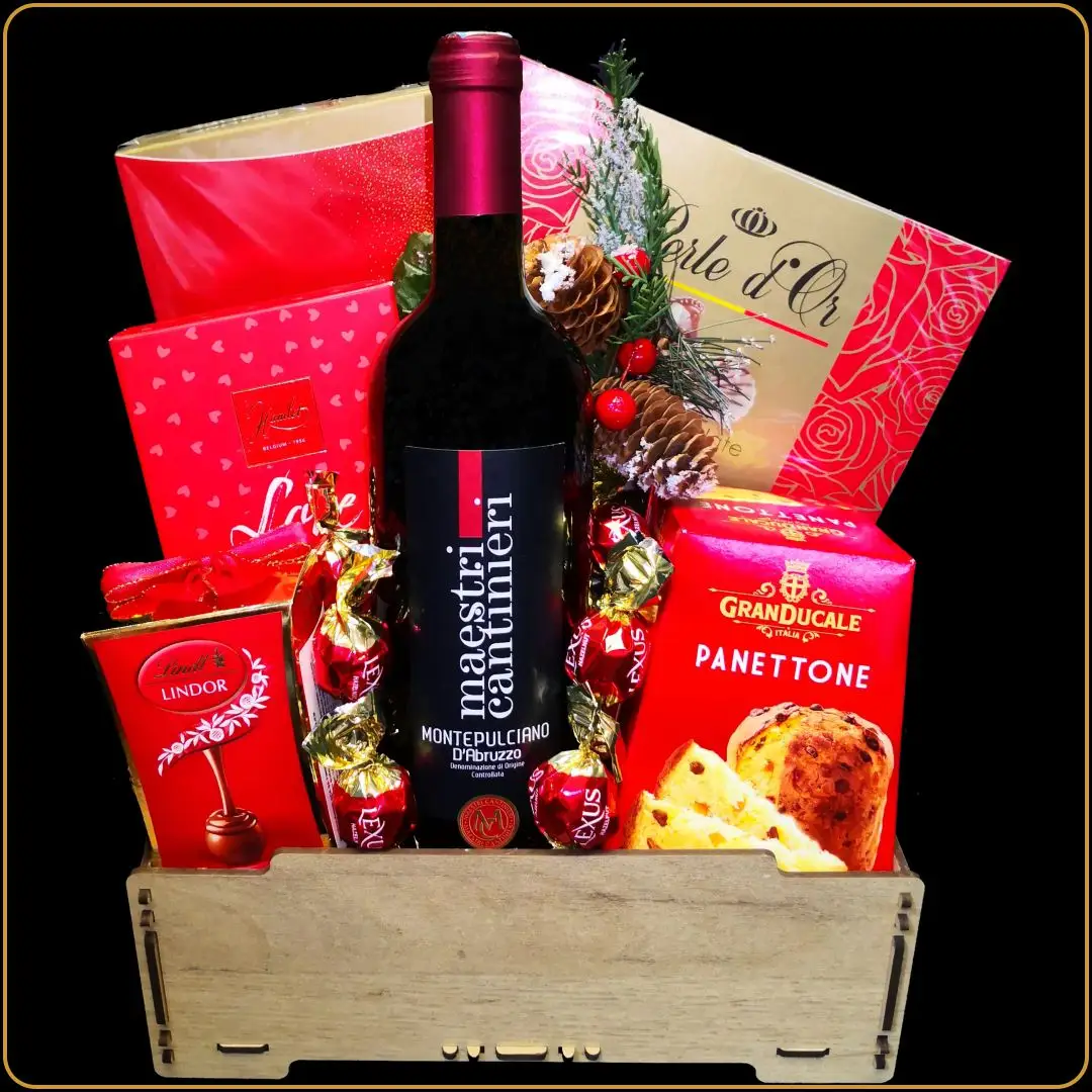 novogodisnji poklon maestro sa vinom i čokoladama u drvenoj gajbici