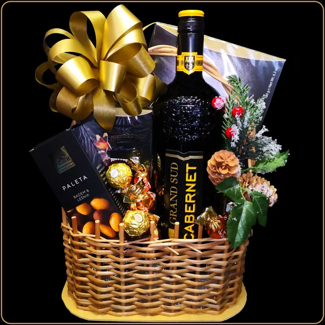 poklon korpa nero sa crvenim vinom i čokoladama za novogodišnji poklon
