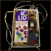 etno poslovni poklon set premier srbija sa rakijom i suvenirom