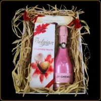 poslovni poklon set rose sa vinom i cokoladom