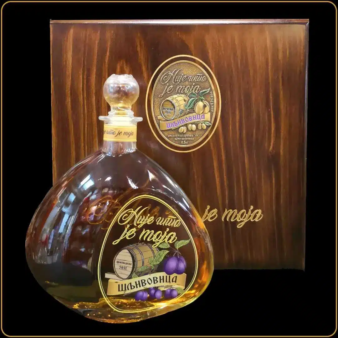 rakija nije sto je moja u luksuznoj drvenoj kutiji