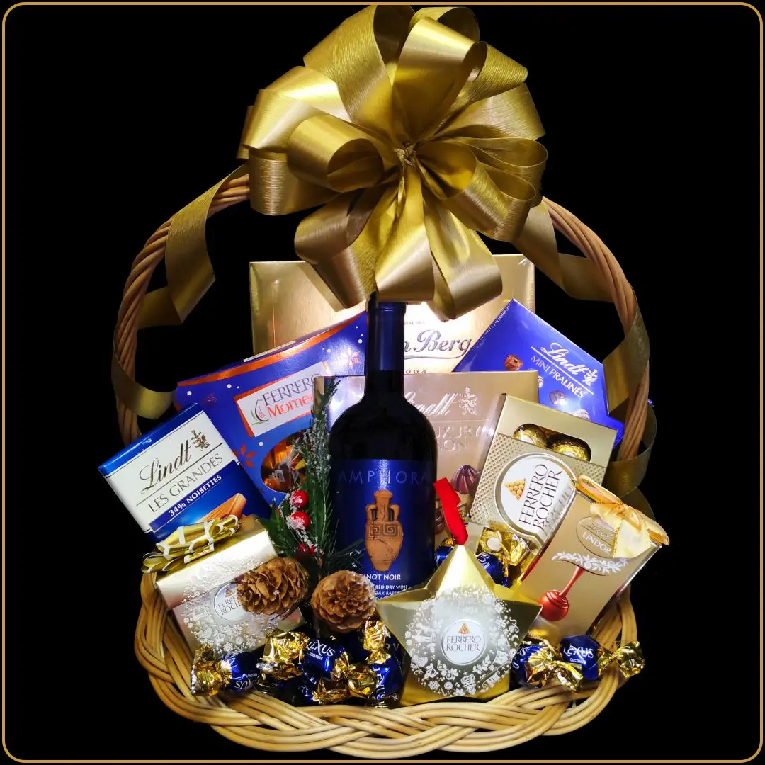 poklon korpa amfora sa crvenim vinom i cokoladama za poslovne partnere