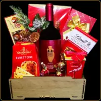 novogodisnji poklon feelings sa vinom i cokoladama u drvenoj gajbici