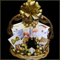 poklon korpa trijumf sa šampanjcem i čokoladama za nju